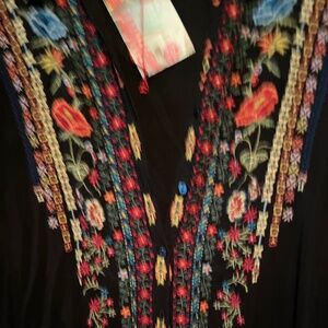 Johnny aWas NWT XXL FLORAL EMBROIDERED BLACK LS TUNIC TOP LONGER LENGTH